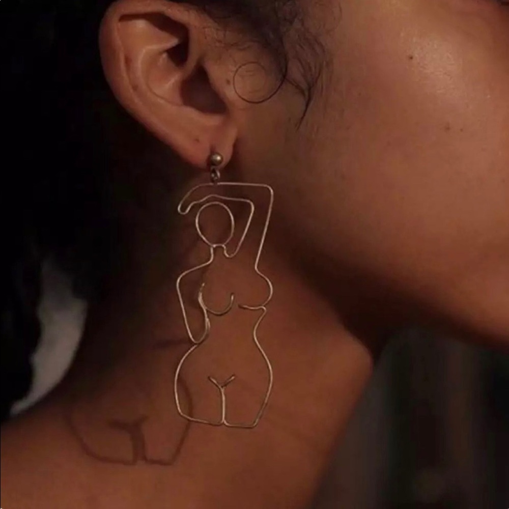 Body earrings